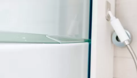 Czym uszczelnić kabinę prysznicową