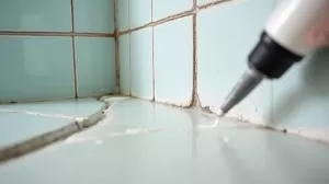 Jak uszczelnić kabinę prysznicową silikonem