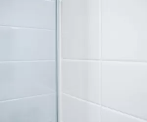 Jaki silikon sanitarny do kabiny prysznicowej