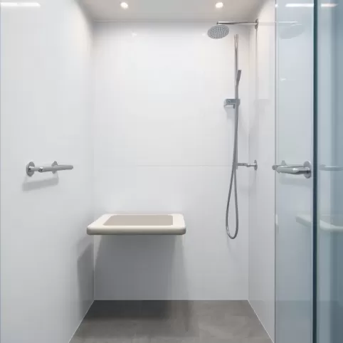 Kabina prysznicowa z siedziskiem dla niepełnosprawnych