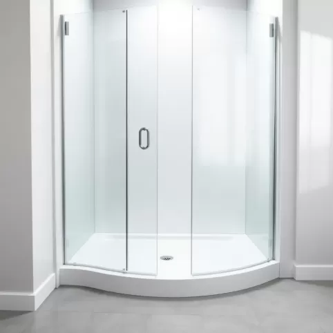 Kabina prysznicowa z tylnymi ściankami i niskim brodzikiem