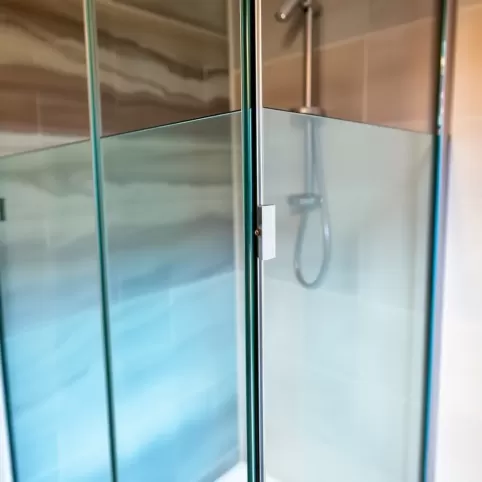 Montaż kabiny prysznicowej bez brodzika